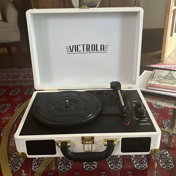 Victrola Other - Vintage White Victrola Record Player